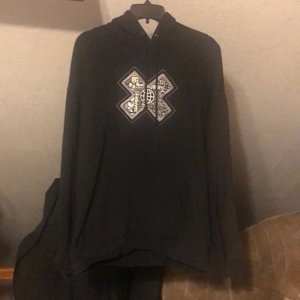 X GAMES hooded sweatshirt. P1086
